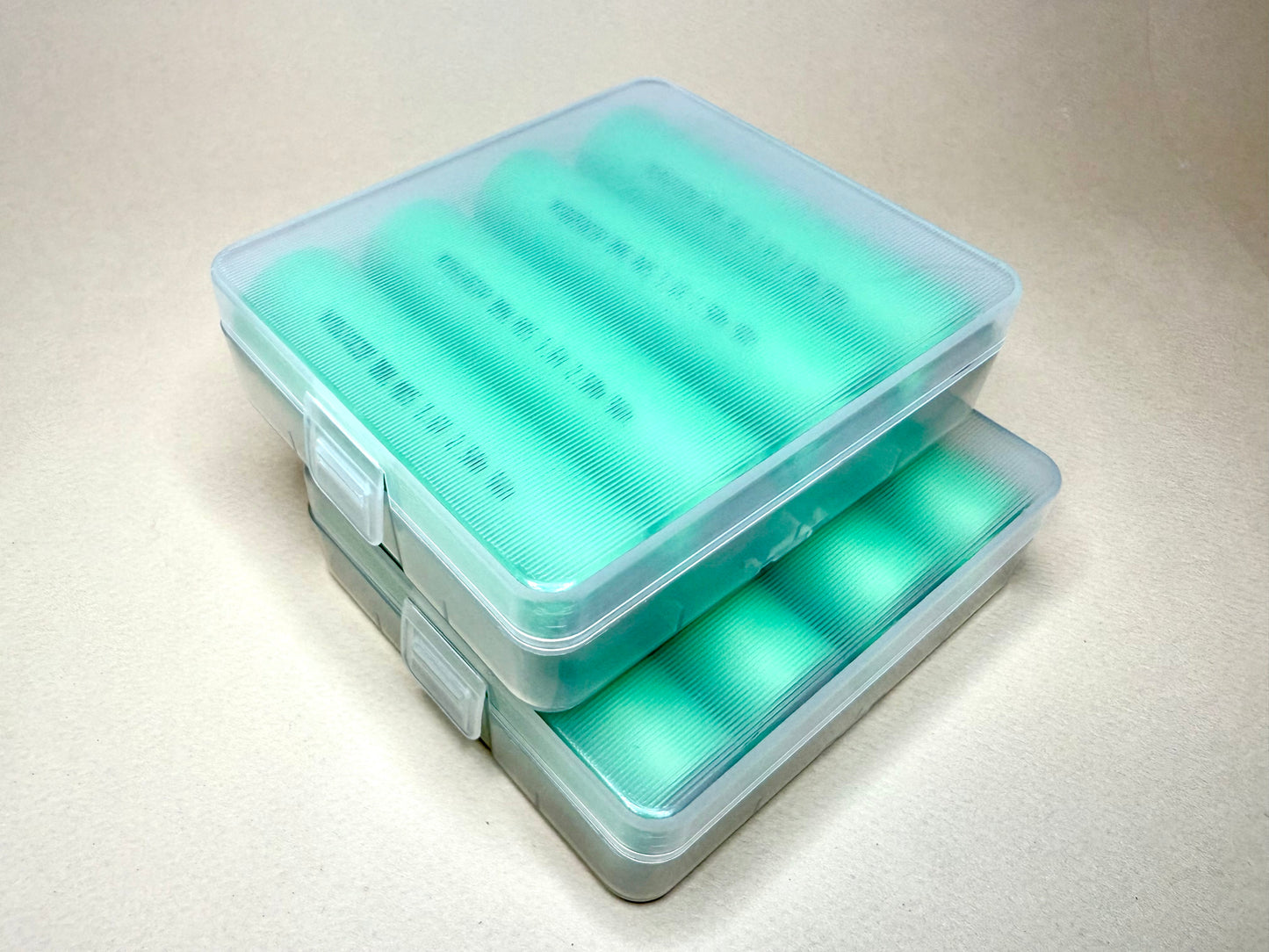 8x BAK 18650 2600mAh 3.7V Li-ion Batteries with Clear Plastic Case – New