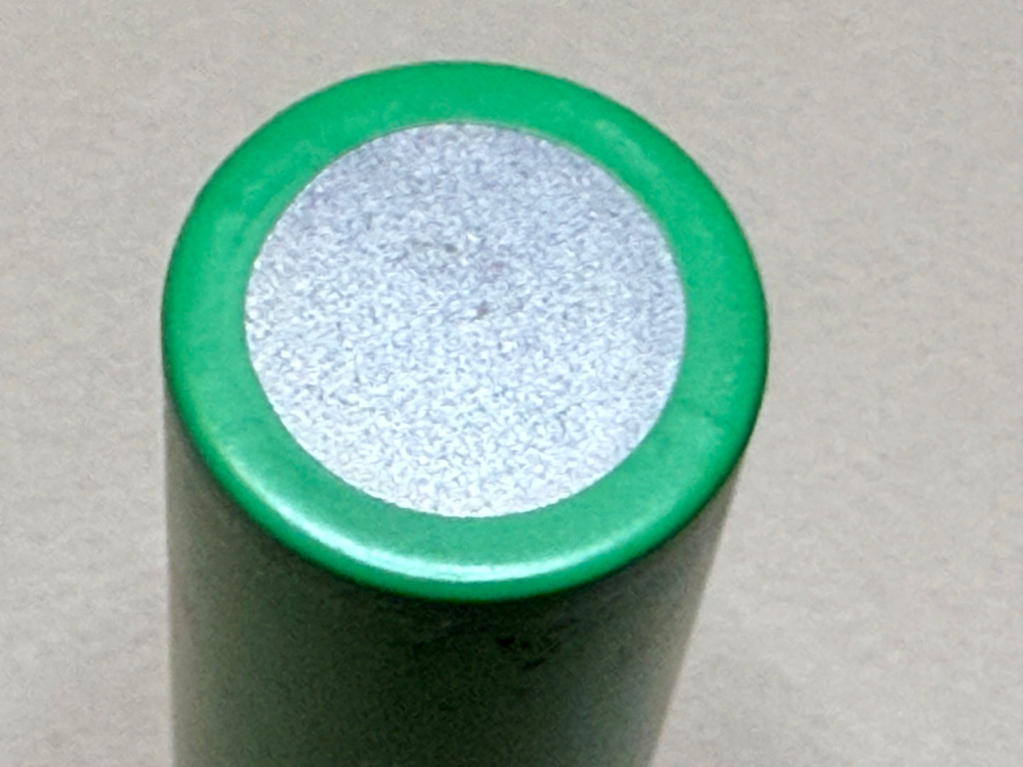 8x BAK 18650 2600mAh 3.7V Li-ion Batteries with Clear Plastic Case – New