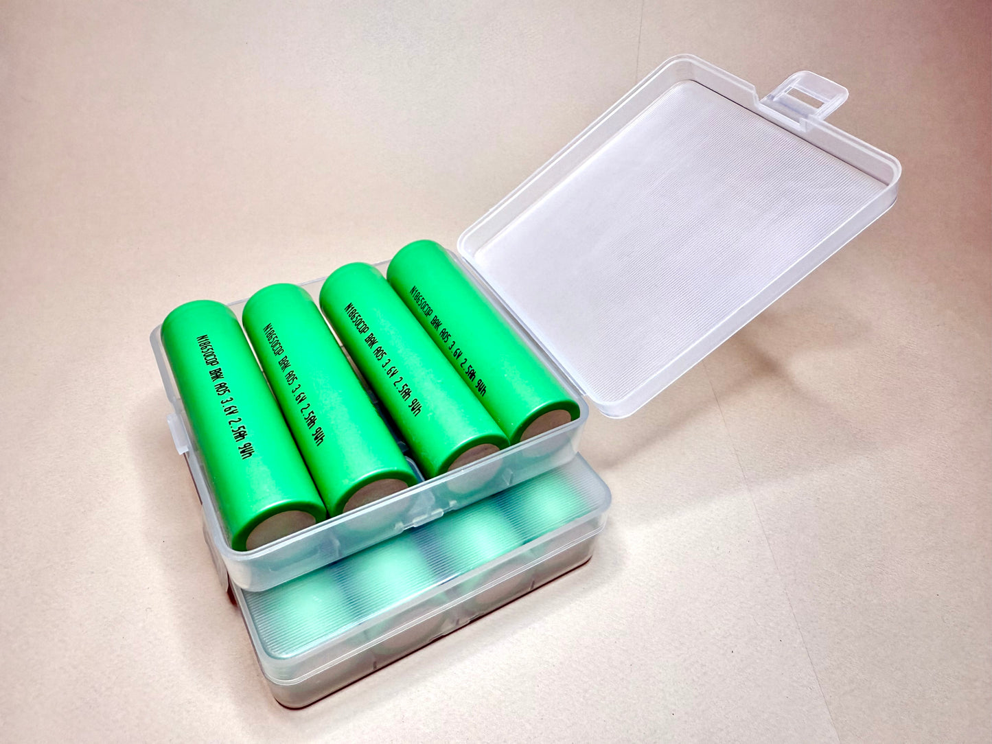 8x BAK 18650 2600mAh 3.7V Li-ion Batteries with Clear Plastic Case – New