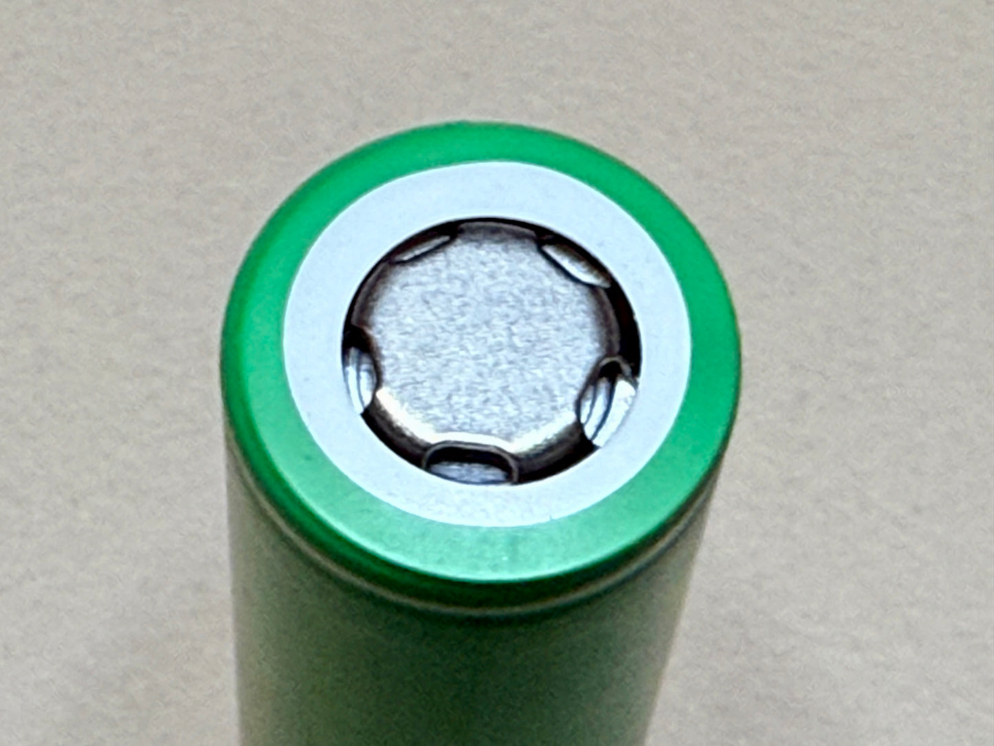 4x BAK 18650 2600mAh 3.7V Li-ion Batteries with Clear Plastic Case – New